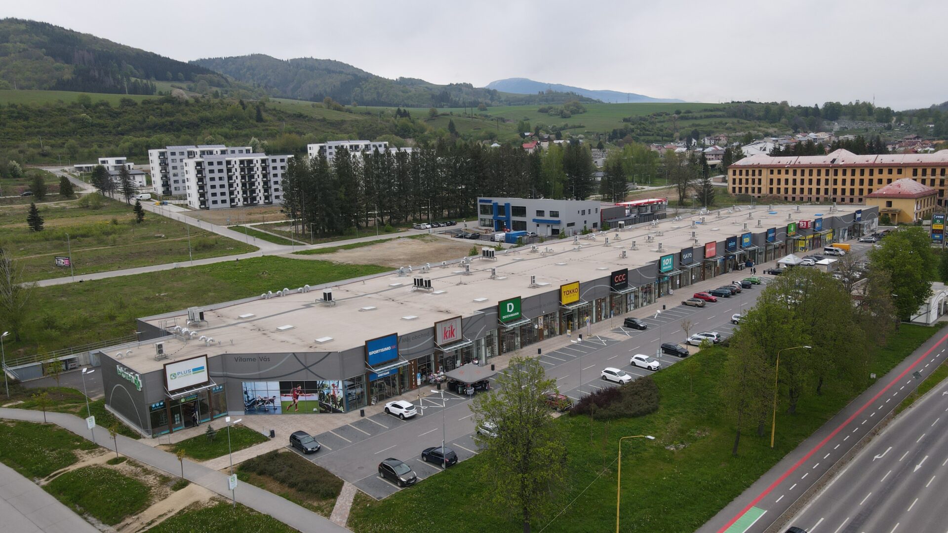 S1 Center Brezno - foto z dronu ze dne 24.4.24 pohled zleva